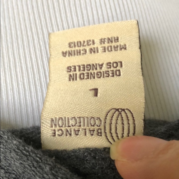 Balance collection zip sweatshirt. Flutter sleeves - Picture 4 of 5